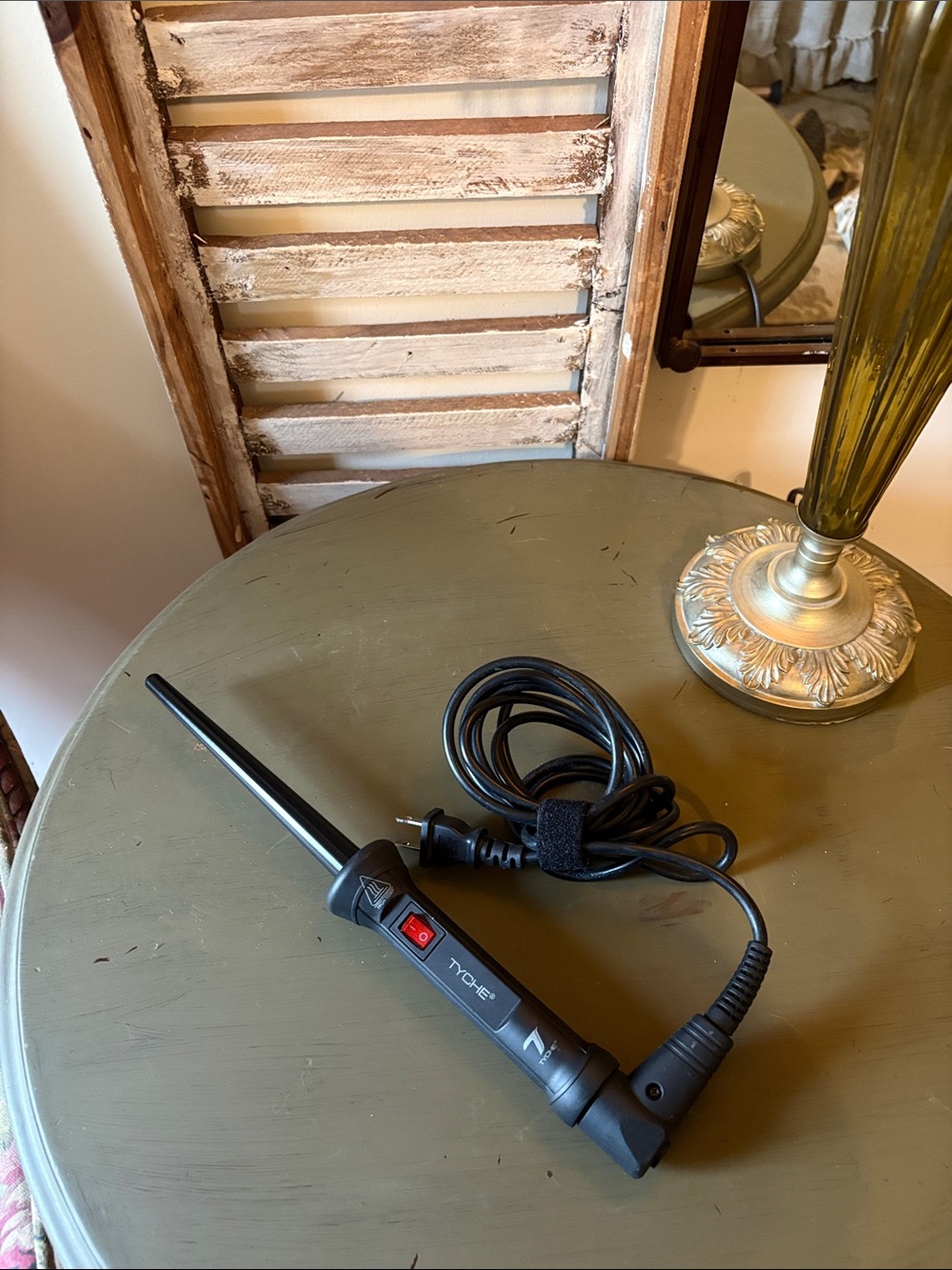 Tyche Black Tapered Curling Wand